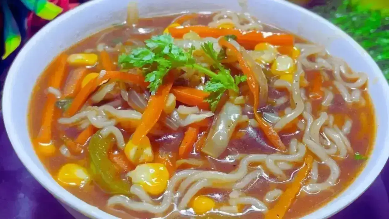 Veg Thukpa Soup : टेस्टी और हेल्दी डिनर में ट्राई करें वेज थुक्पा सूप