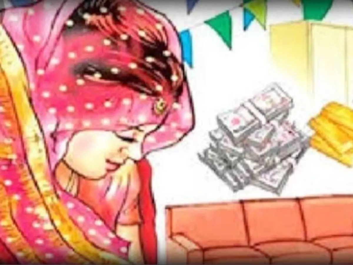 Bhopal: कार की मांग पूरी नहीं होने पर महिला और दो बच्चों को घर से बेदखल किया