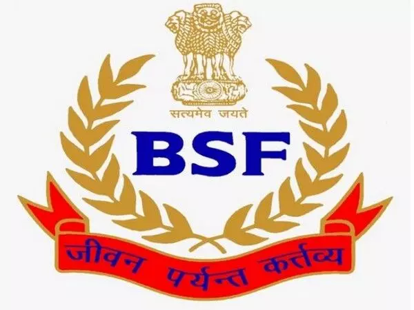 BSF ने घोजाडांगा में मुद्रा तस्करी को विफल किया, जब्त किए 4 लाख रुपये और 10,500 बांग्लादेशी टका