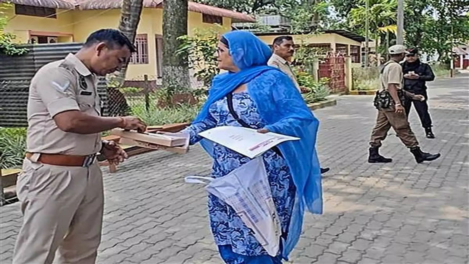 Lok Sabha elections में जीत के बाद अमृतपाल सिंह से मिलने जेल पहुंचे उनके माता-पिता