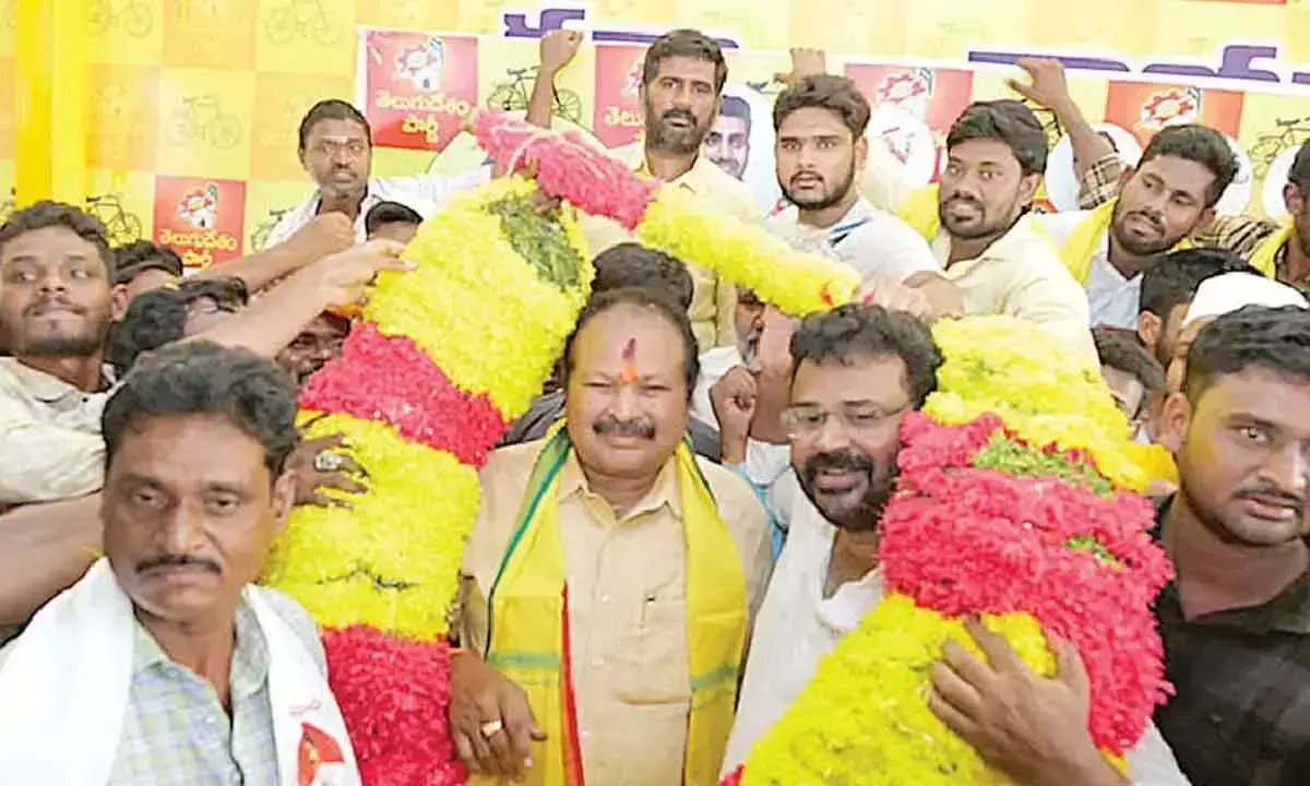 Andhra Pradesh: कन्ना का सत्तेनापल्ली में भव्य स्वागत