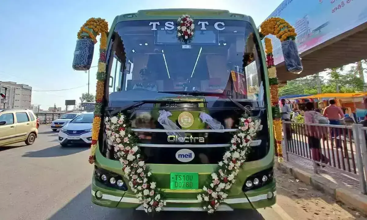 Telangana: टीजीएसआरटीसी ने इलेक्ट्रिक एसी मेट्रो बसों के मासिक पास की कीमत 630 रुपये कम की