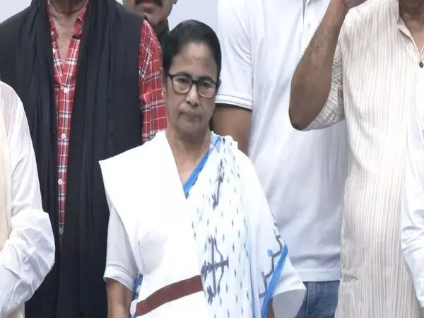 Mamata Banerjee ने नवनिर्वाचित गैर-बीजेपी सांसदों को चेताया, जानिए क्या कहा?