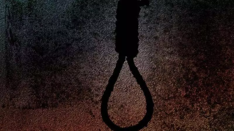 Student commits suicide: सुसाइड नोट लिखकर छात्र ने खुदखुशी कर ली