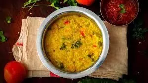 Arhar Dal Ki Khichdi: घर पर बनाये अरहर दाल की खिचड़ी ये रही रेसिपी