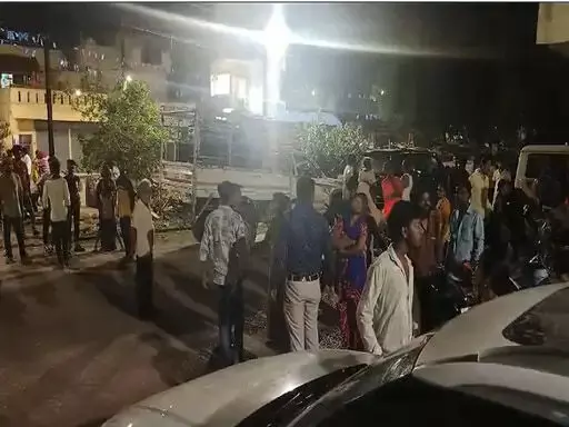 फॉर्च्यूनर चालक की गुंडागर्दी, Police पर गलत कार्रवाई करने के आरोप