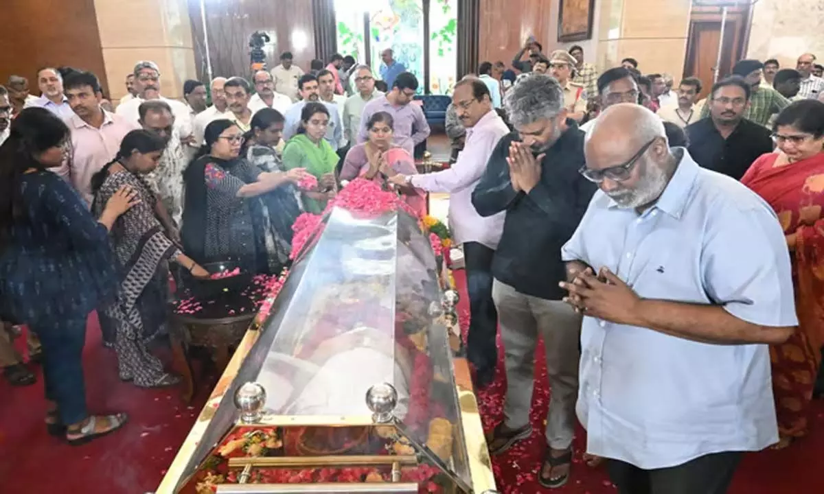 Telangana News: रामोजी राव का अंतिम संस्कार कुछ देर में फिल्म सिटी में राजकीय सम्मान के साथ किया जाएगा