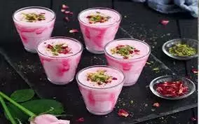 Gulab Lassi : अब गुलाब से बनाइये गुलाब लस्सी जानिए इसकी रेसिपी