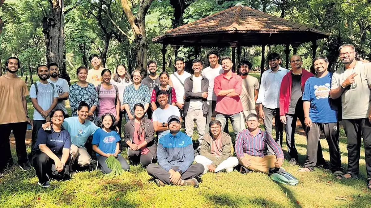 Karnataka News: बेंगलुरु के कब्बन पार्क में साप्ताहिक संस्कृत वार्तालाप का आयोजन