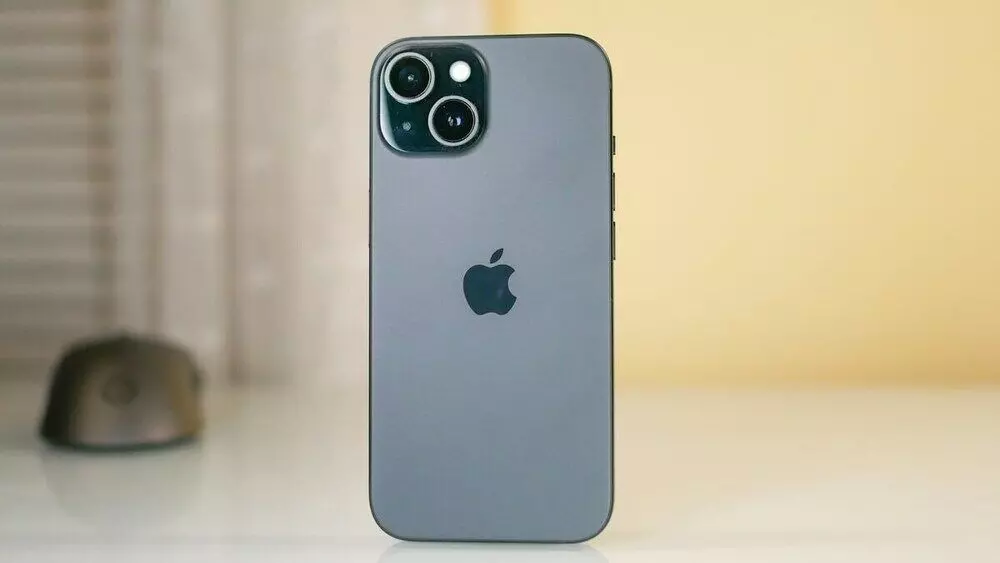 Apple ने iPhone स्टैंडर्ड वारंटी में बदलाव के बाद  काम के लिए देने होंगे पैसे