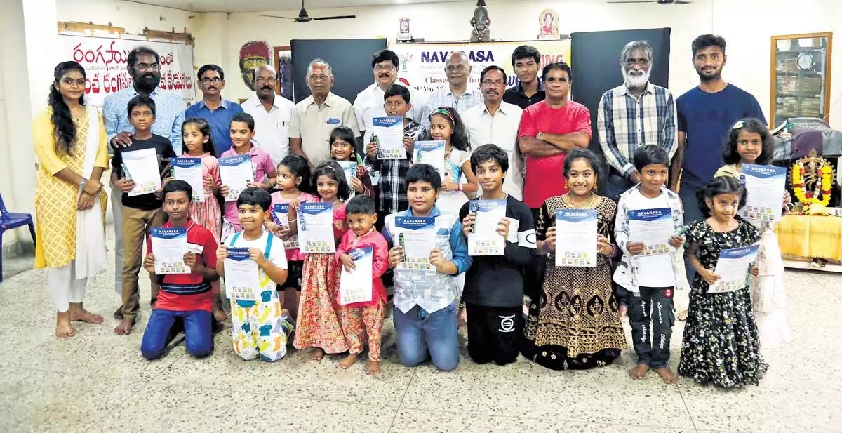 Andhra Pradesh News: रंगमंच कला को जीवित रखने के लिए बच्चों को जीवन के पाठ पढ़ाना