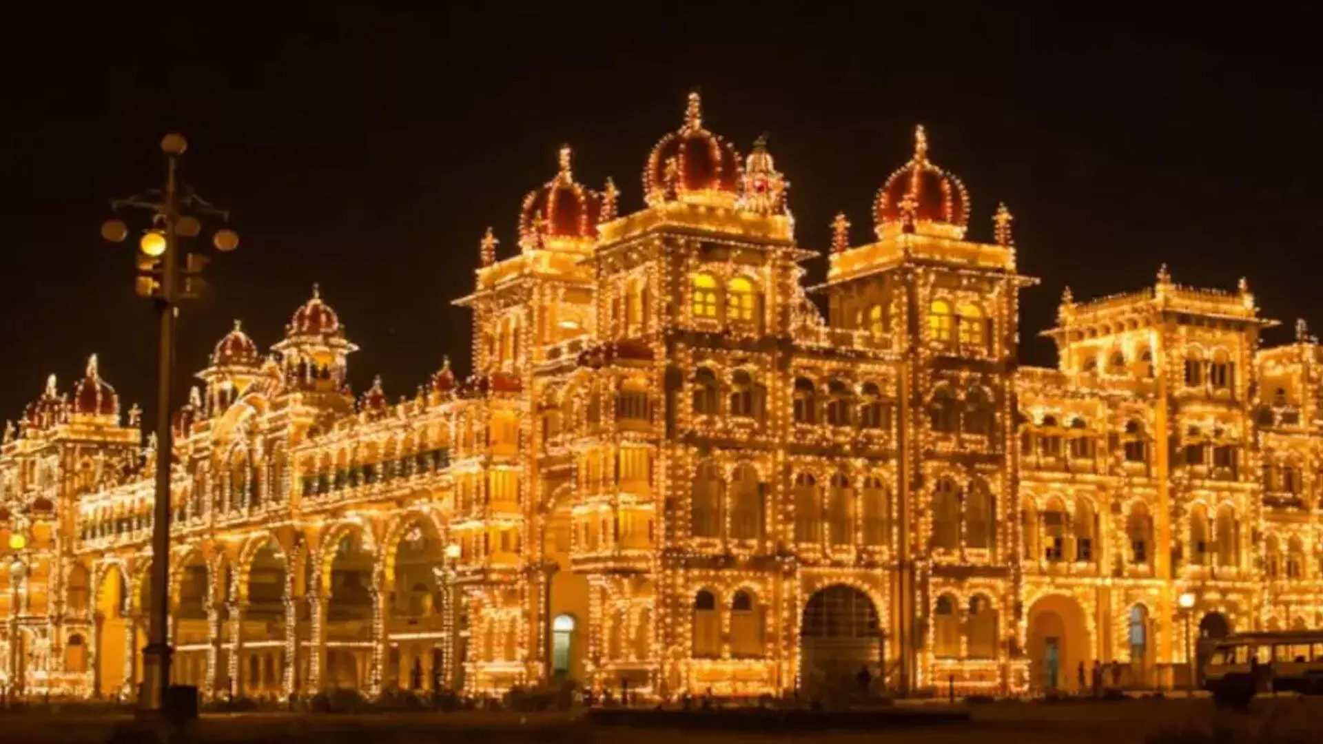 Mysore Palace:मैसूर महल आएं तो इन 10 मंदिरों के भी करें दर्शन बेहद आकर्षित करती है