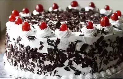 Black Forest Cake : घर पर बनाएं ब्लैक फॉरेस्ट केक