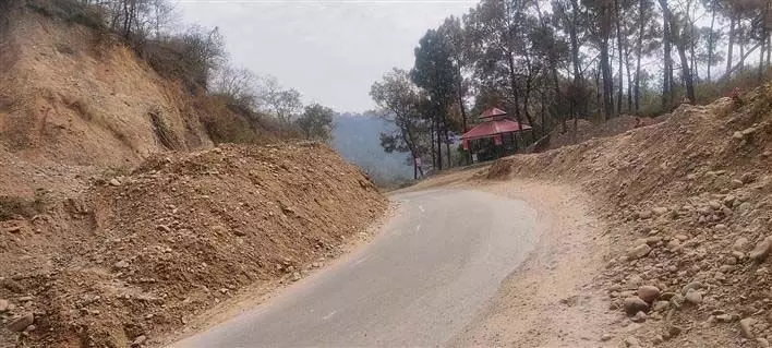 HIMACHAL: पालमपुर-हमीरपुर राज्य राजमार्ग पर ध्यान देने की जरूरत