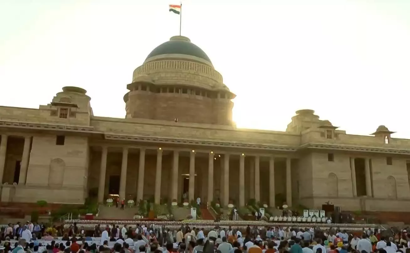 Modi Oath ceremony: नरेंद्र मोदी कुछ देर में लेंगे पीएम पद की शपथ, राष्ट्रपति भवन में मेहमानों के पहुंचने का सिलसिला जारी, देखें LIVE