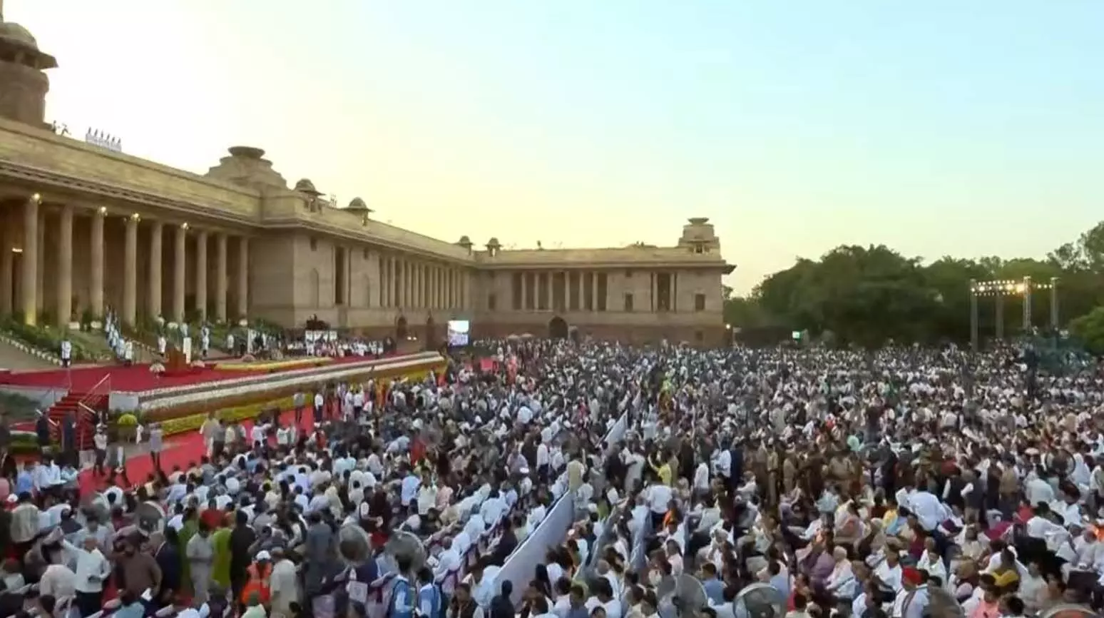 PM Modi Oath ceremony: राष्ट्रपति भवन पहुंचने वाले हैं मोदी, सज गया मंच, तीसरी बार प्रधानमंत्री पद की लेंगे शपथ