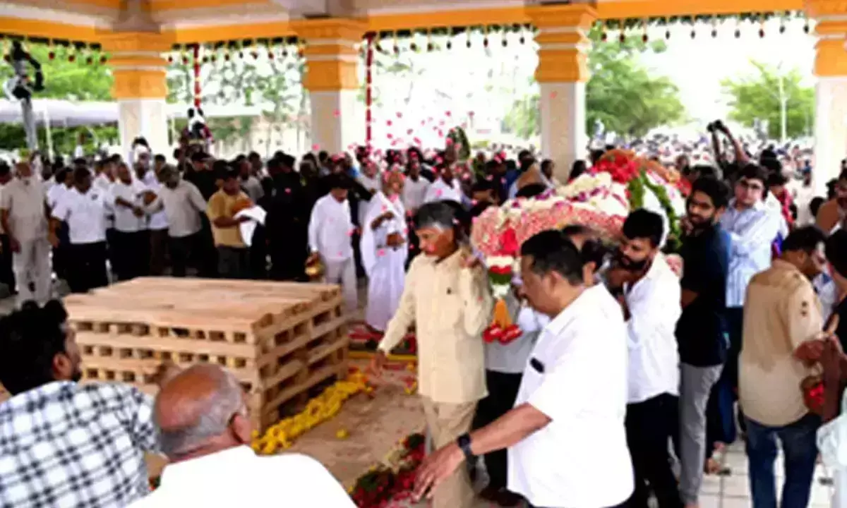 Telangana: मीडिया दिग्गज रामोजी राव का राजकीय सम्मान के साथ अंतिम संस्कार किया गया