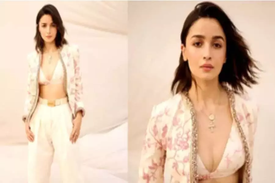 Alia Bhatt ने bikini टॉप में अपनी खूबसूरती को और बढ़ाया