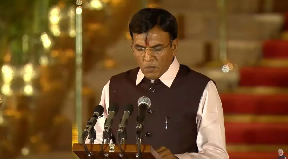 Modi Oath Ceremony: मनसुख मांडविया को राष्ट्रपति ने दिलाई शपथ