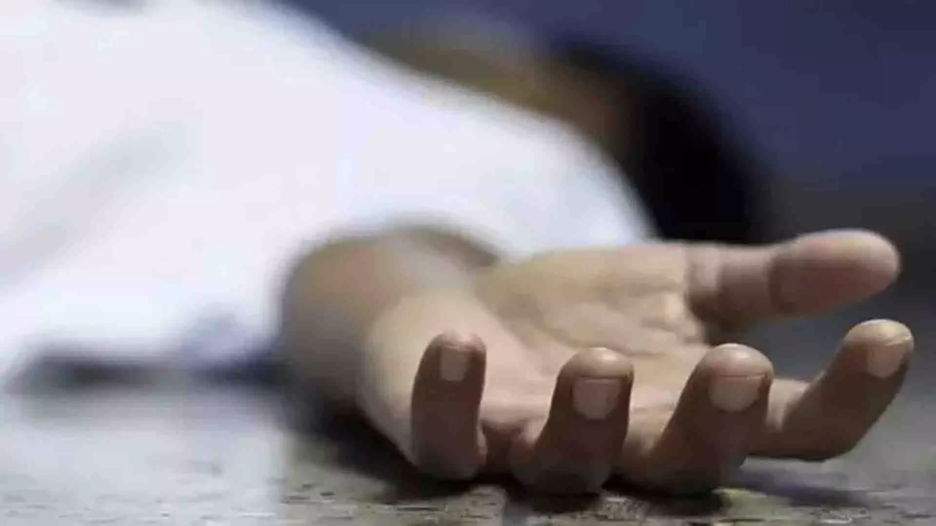 SUICIDE: महिला ने फ्लाईओवर से कूदकर दी जान, तलाक की मांग से थी परेशान
