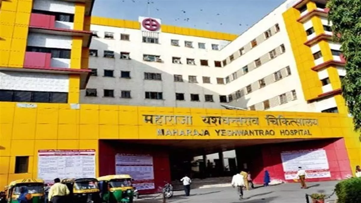 Indore: एमवाय अस्पताल में पुरुष रोगियों के उपचार के लिए मात्र 300 बिस्तरों की सुविधा उपलब्ध