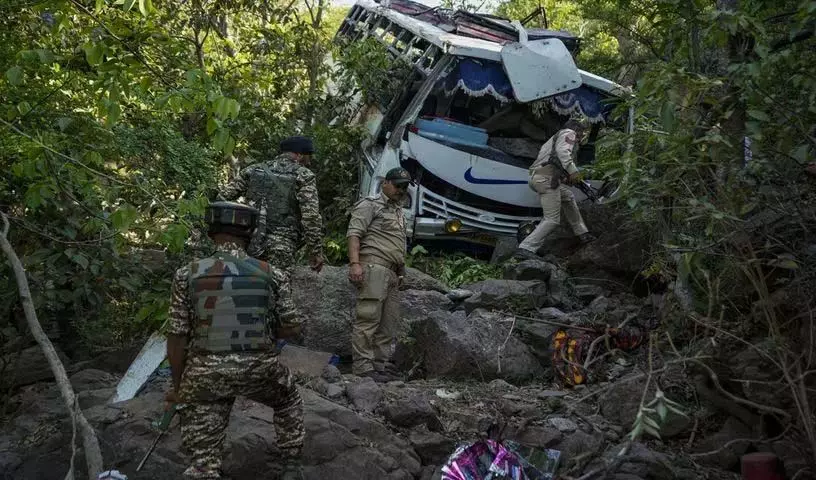 Reasi: जम्मू-कश्मीर बस हमले में दो आतंकवादी शामिल, पुलिस ने पुष्टि की