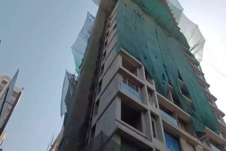 Mumbai : निर्माणाधीन इमारत का एक हिस्सा गिरने से दो लोगों की मौत