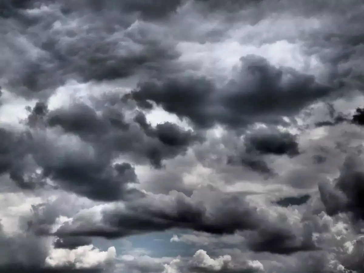 IMD हैदराबाद ने जारी किया बारिश का अलर्ट, शहर पर मंडरा रहे काले बादल