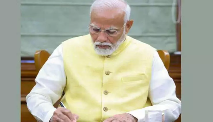 Delhi :  प्रधानमंत्री बनने के बाद PM मोदी ने  कार्यकाल की पहली फाइल पर किए हस्ताक्षर, 9.3 करोड़ किसानों को मिलेगा लाभ