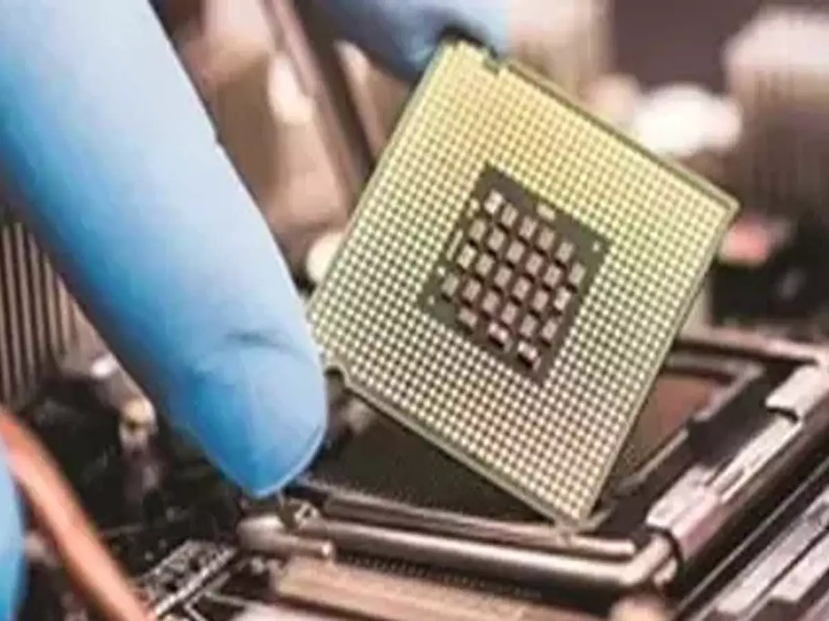 Semiconductor industry : सेमीकंडक्टर उद्योग के लिए 3 लाख पेशेवरों की होगी आवश्यकता