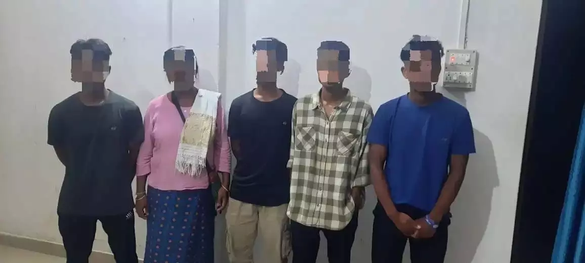 Arunachal Pradesh: एनएससीएन-यू के दो कार्यकर्ताओं ने आत्मसमर्पण किया, अपने परिवारों से मिले
