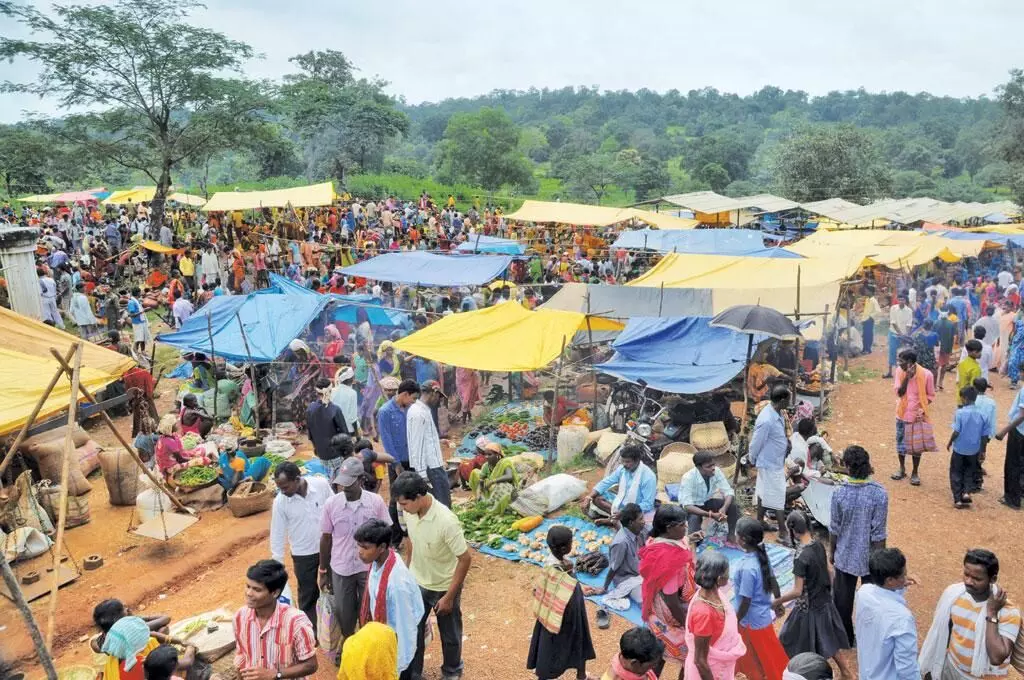 Bhagalpur: लाखों रुपए की लागत से बना हाट बाजार पिछले करीब 11 वर्षों से बेकार पड़ा