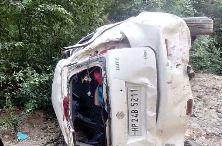 Accident: नाले में गिरी कार, दंपति की मौत