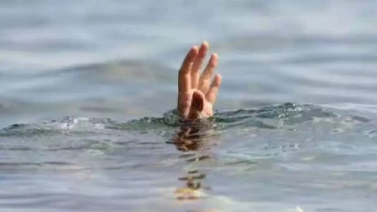Five members drowned in Ghaghra river:  घाघरा नदी में एक दूसरे को बचाने में डूबे परिवार के पांच सदस्य