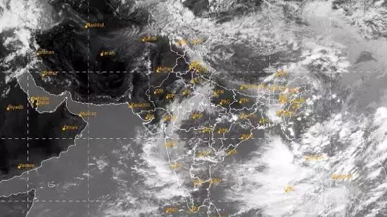 Delhi: आईएमडी ने इन तारीखों पर कई राज्यों के लिए भारी बारिश की चेतावनी जारी की