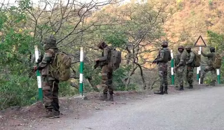 Jammu and Kashmir : जम्मू बस हमला आतंकवादियों की तलाश जारी सेना ने जंगलों की तलाश के लिए ड्रोन तैनात किए