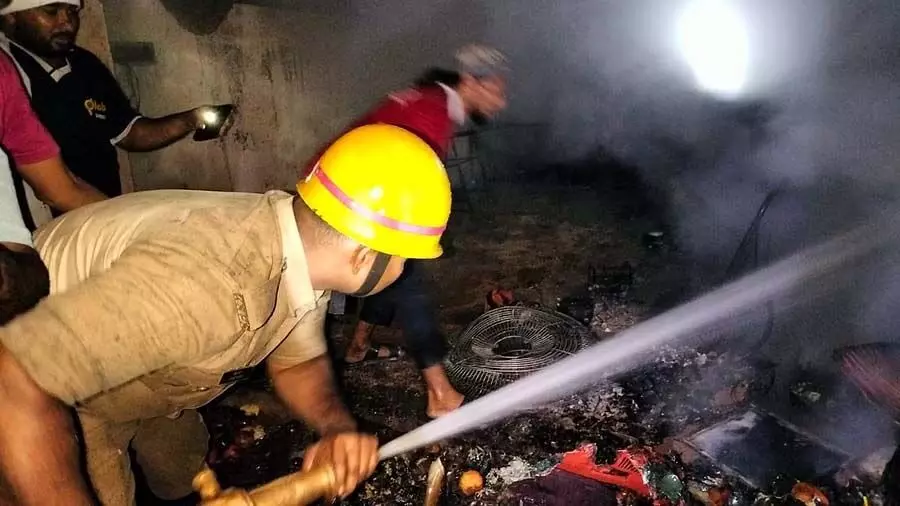 Mangaluru: DK में दो आग की घटनाओं में 20 सब्जी की दुकानें और उपकरण की दुकान क्षतिग्रस्त