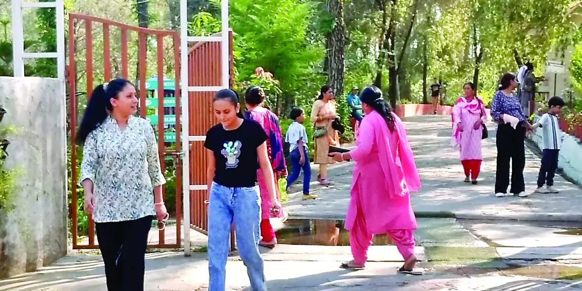 Tourists से गोपालपुर चिडिय़ाघर में रौनक