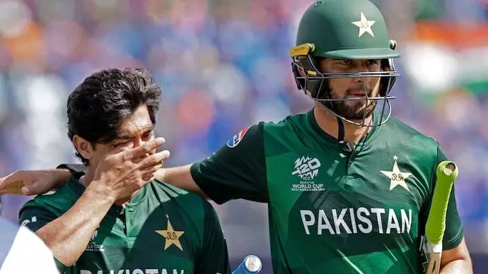 Cricket: पाकिस्तानी टीम को बड़ी सर्जरी की जरूरत
