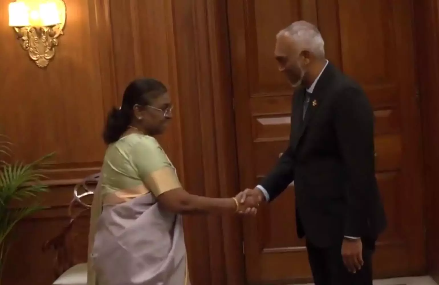 Draupadi Murmu से मिले मालदीव के राष्ट्रपति, देखें VIDEO...