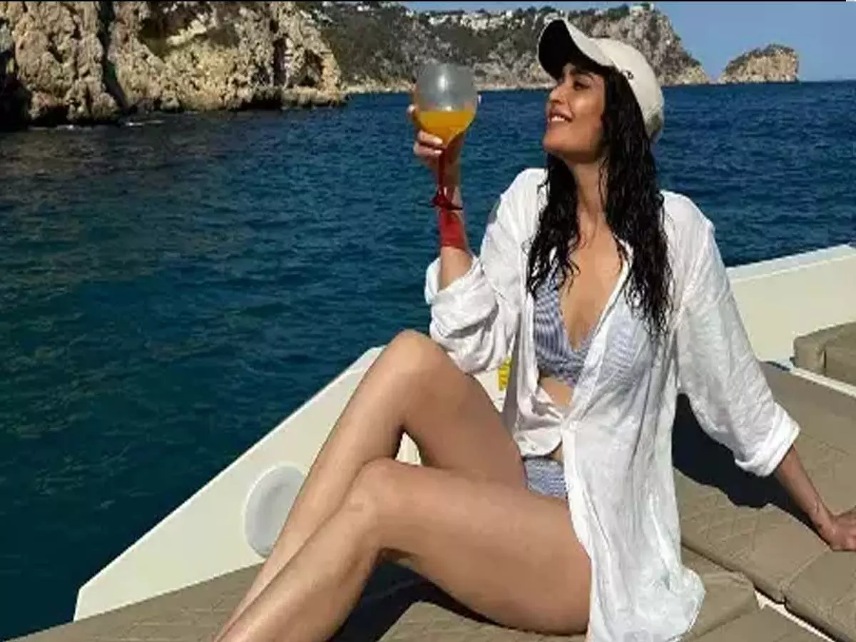 Karishma Tanna: करिश्मा तन्ना नेक्रूज वेकेशन छुट्टियों का खूब लिया आनंद