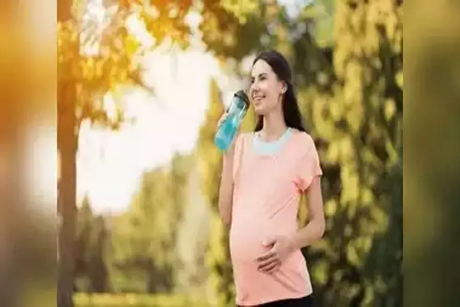 Pregnancy Tips: गर्मियों में प्रेग्नेंट महिलाएं कुछ इस तरह रखें अपना ख्याल, मां औऱ बच्चा दोनों रहेंगे हेल्दी