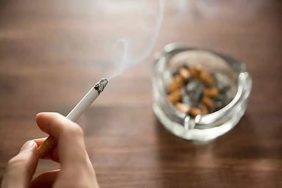 Smoking: एक सप्ताह में 400 सिगरेट पीना ब्रिटेन की एक लड़की को पड़ा महंगा