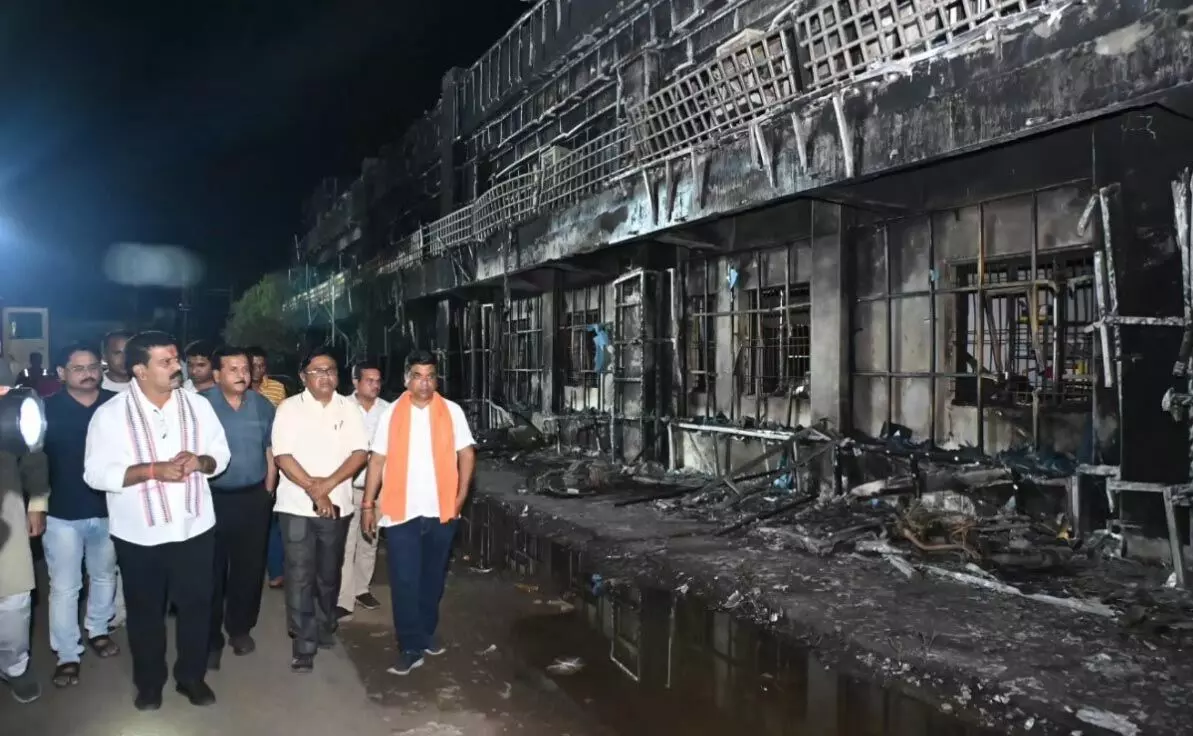 रात 2 बजे बलौदाबाजार कलेक्ट्रेट पहुंचे गृहमंत्री Vijay Sharma, घटनास्थल का किया निरीक्षण