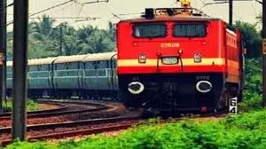 Rewari: रेलवे ने 18 स्पेशल ट्रेनों को किया गया नियमित