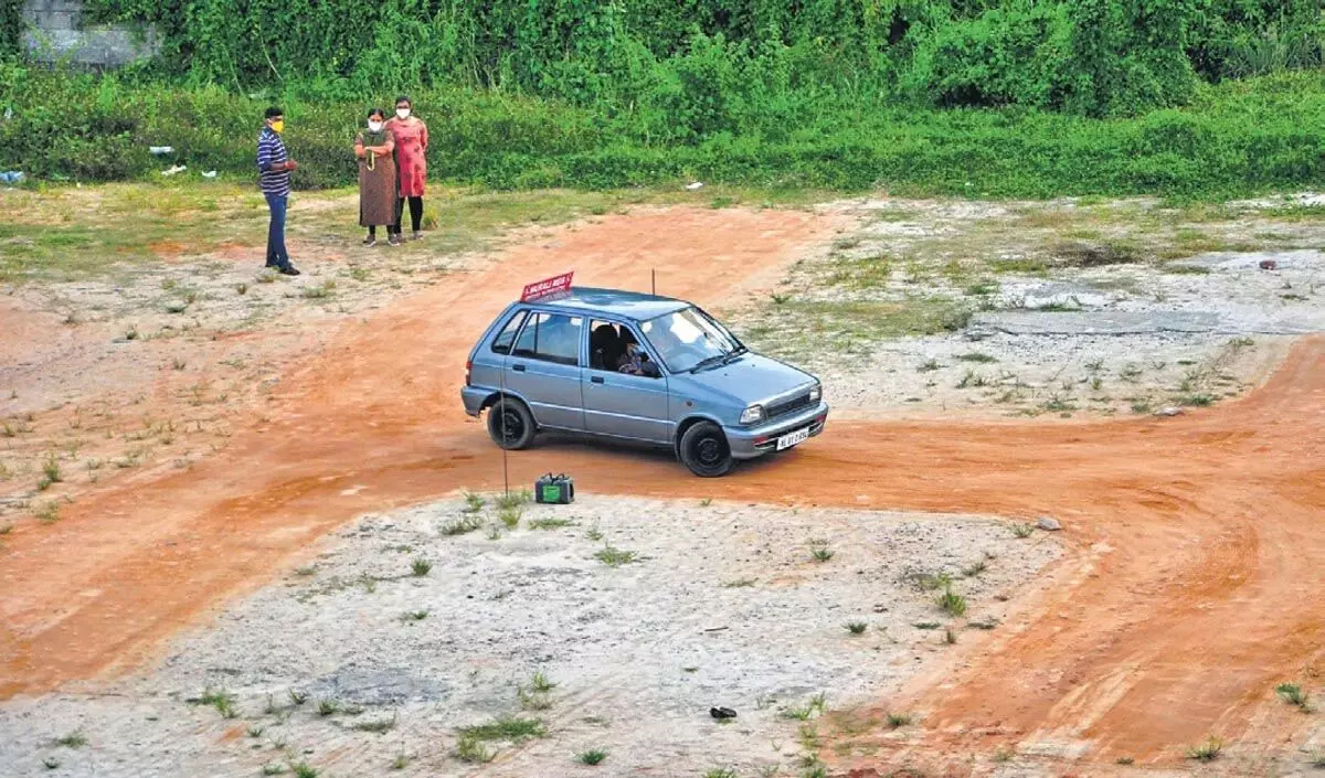 Kerala: ड्राइविंग टेस्ट में देरी से नामांकन धीमा, विद्यार्थियों को नवीनीकरण की समस्या का सामना करना पड़ेगा