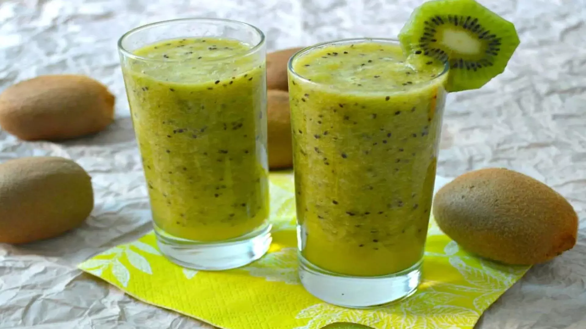 Kiwi Juice: कब्ज को करे दूर जानें कीवी जूस पीने के और फायदों के बारे में