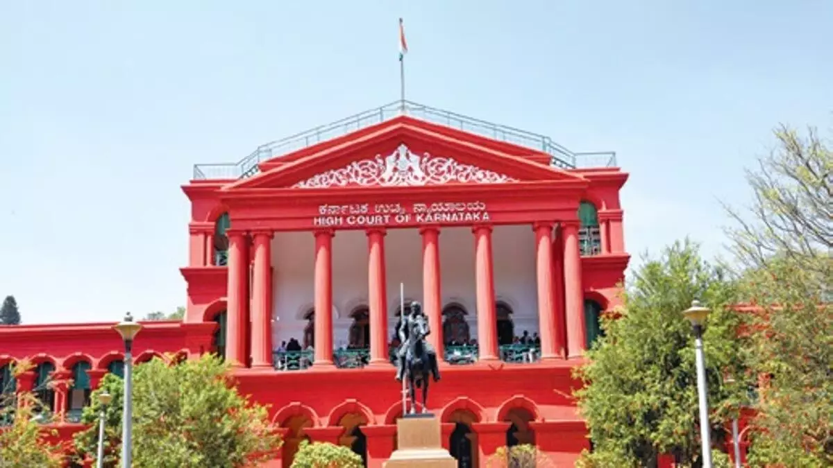 अदालतें बीते जमाने के मुगलों की तरह काम नहीं कर सकतीं: जज के आदेश पर Karnataka High Court