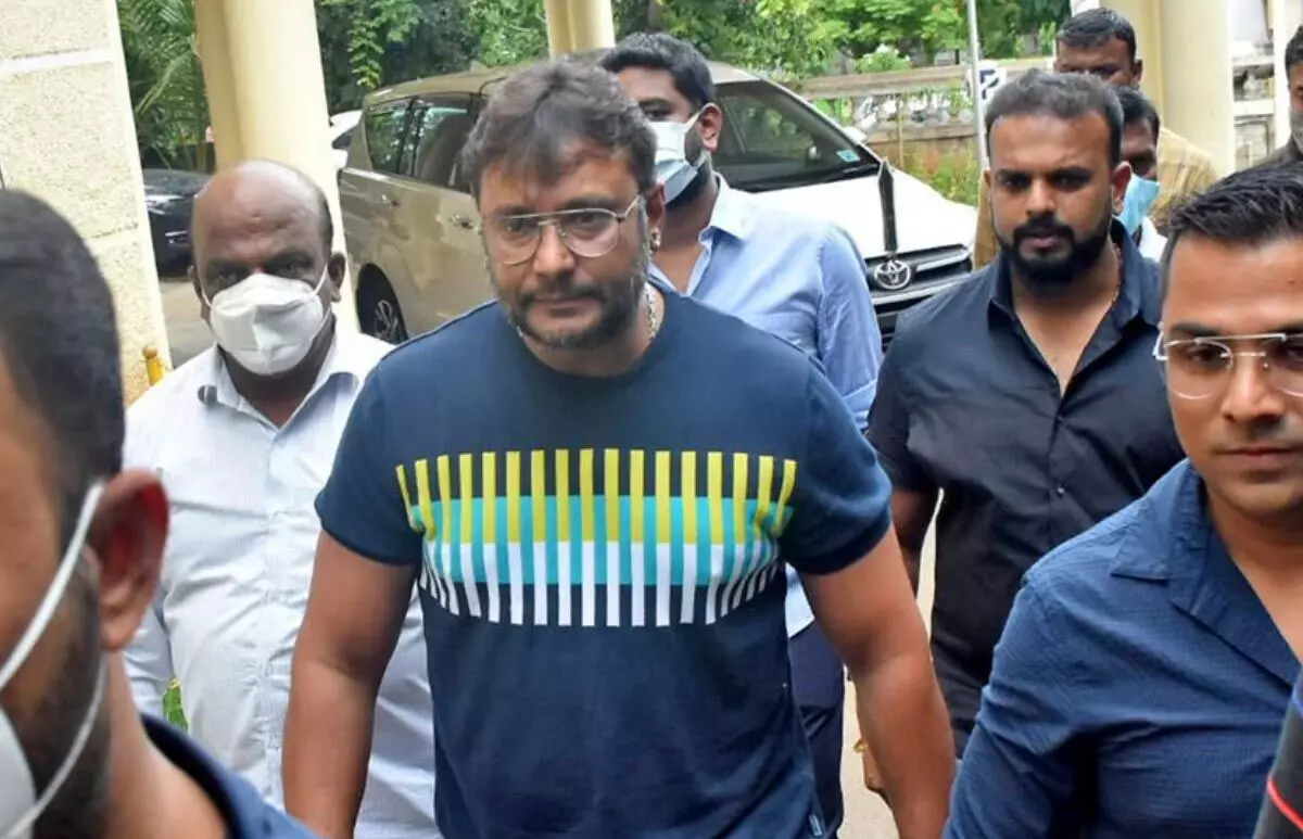 Karnataka News: कन्नड़ अभिनेता दर्शन थुगुदीपा को हत्या के मामले में हिरासत में लिया