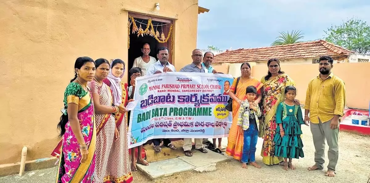 Telangana: तेलंगाना सरकार और निजी शिक्षकों के बीच ग्रामीण स्कूलों में नामांकन बढ़ाने के लिए प्रतिस्पर्धा